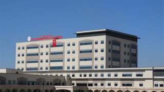 105 yaşındaki hasta başarılı ameliyat ile yürümeye başladı