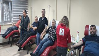 Afyon'da vatandaşlar deprem sonrası Kızılay'a akın etti