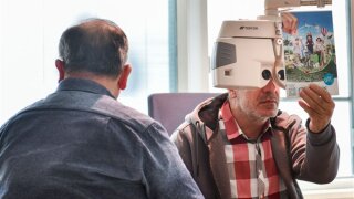 Ankara Büyükşehir Belediyesi’nden depremzede vatandaşlara göz muayenesi