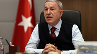 Bakan Akar, Fransa Savunma Bakanı Parly ile görüştü