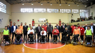 Bornova’da engelliler günü için farkındalık maçı
