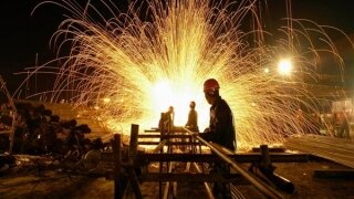 Çin, artan fiyatları düşürmek için piyasaya 150 bin tonluk emtia sürdü