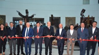 El yapımı Uşak Halıları, Kıbrıs Modern Sanat Müzesi'nde