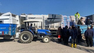 Gaziantep Büyükşehir, depremden etkilenen hayvan üreticilerine destek oluyor