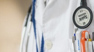 Göğüs ağrıları her 3 kadından 1'inde görülüyor