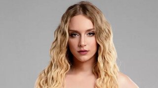 Hayal Köseoğlu Kimdir?