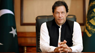 Pakistan seçimlerini tutuklu eski başbakan kazandı