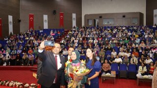 Kadın sağlığı panelinde, oryantal oynayarak egzersiz yaptılar
