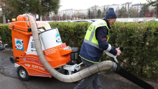 Kayseri Büyükşehir, parkları yüzde yüz yerli süpürge makinesi ile süpürecek