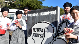 Kursiyerlerden aşk dolu pasta