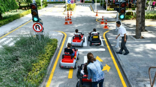 Kurtuluş Parkı Trafik Eğitim Pisti'nde Başkentli miniklere trafik kuralları öğretiliyor