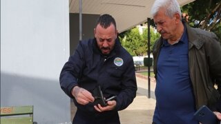 Mersin'de belediye personeli bulduğu cüzdanı sahibine ulaştırdı