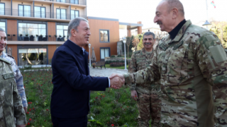 Milli Savunma Bakanı Akar, Azerbaycan basını ile bir araya geldi