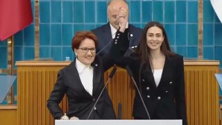 Milli tekvandocu İrem Yaman, siyasete girdi! Meral Akşener İYİ Parti rozetini bizzat taktı