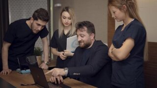 Saç ekiminde en çok DHI ve Safir yöntemleri tercih ediliyor