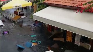 Seferihisar'da cadde ve sokaklar su altında kaldı. Depremden sonra tsunami felaketi