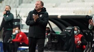 Sergen Yalçın, Konyaspor galibiyeti sonrası oyuncularını tek tek tebrik etti