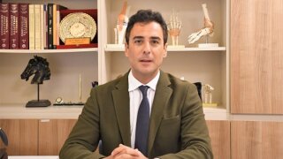 Stiletto ayakkabı sevdasının yolu ameliyathaneye çıkıyor