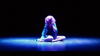 Tek kişilik tiyatro oyunu TOMRİS turneye çıkıyor.