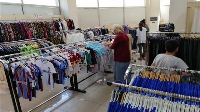 73 bin 300 aileye kıyafet ve ayakkabı yardımı