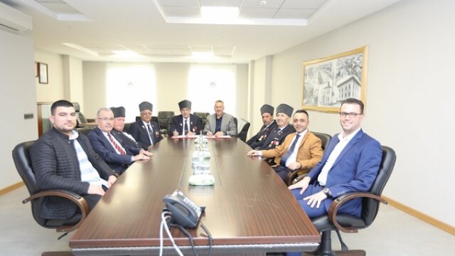 Adapazarı Belediyesi gazilere minibüs tahsis etti