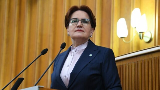 Akşener, öğretmenlerle bir araya geldi
