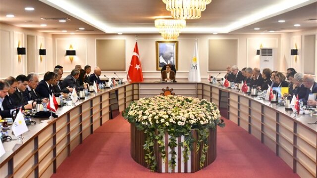 Akşener, partisinin milletvekilleri ve genel başkan başdanışmanları ile bir araya geldi