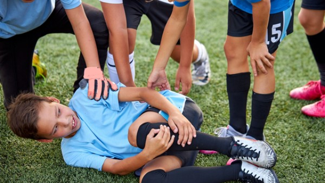Çocuklardaki spor yaralanmaları ihmal edilirse büyüme gelişmeyi etkileyebiliyor