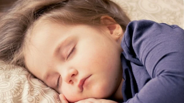 Düzenli uyuyan çocuğun problem çözme becerisi artıyor