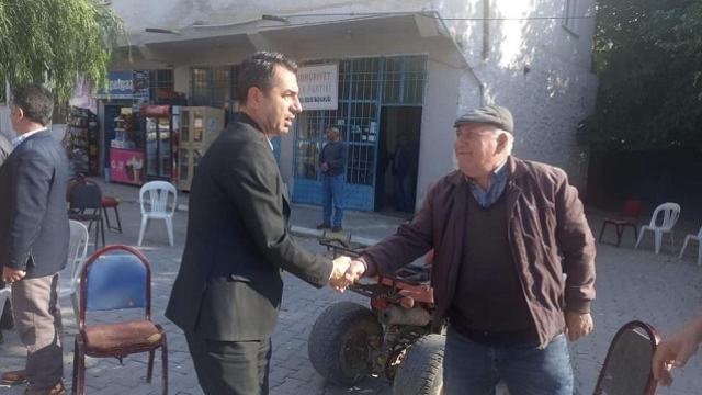 CHP'li Başkan Erhan Adem, zarar gören çiftçileri ziyaret etti