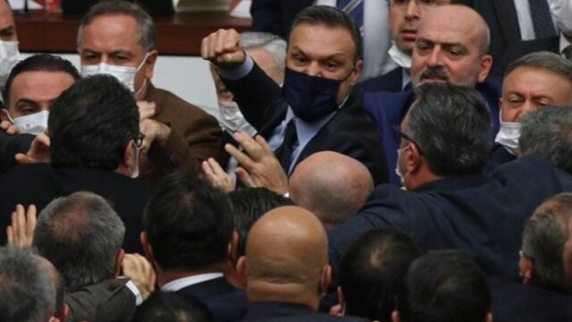 AKP’li Alpay Özalan, CHP’li vekillere saldırdı