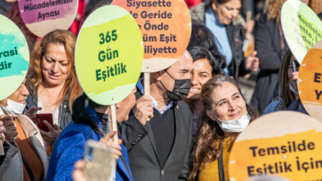 Soyer: Cesur kadınlarsınız, yürüyün yanınızdayım