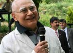  Araştırmacı yazar mezarlıkta intihar etti 